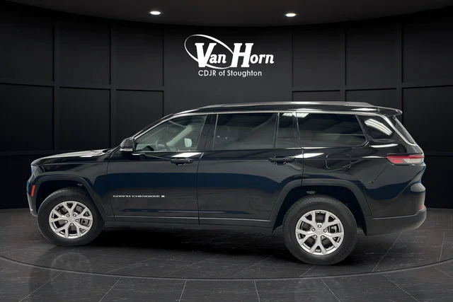 Used 2021 Diamond Black Jeep Limited image 4