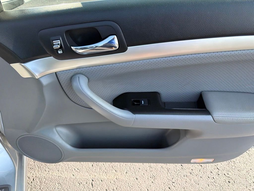 Used 2005  Acura Base image 18