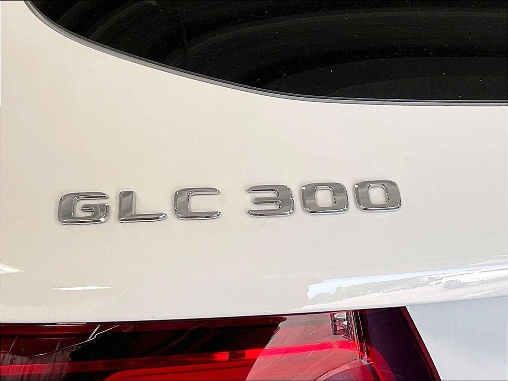 Used 2021 White Mercedes-Benz GLC 300 image 29