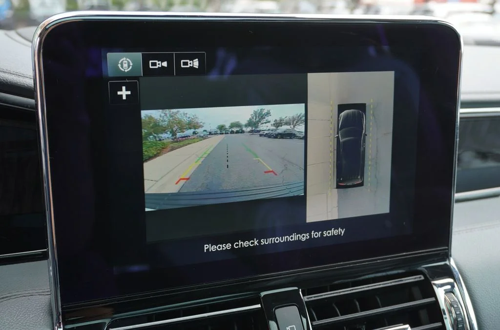 Used 2018 White Lincoln Reserve image 24