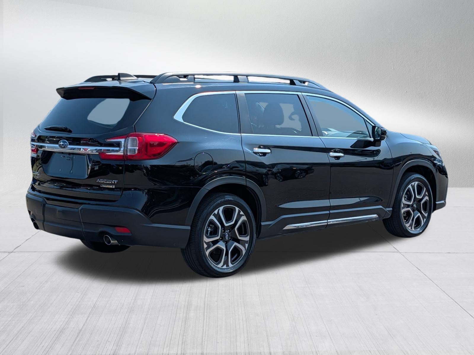 Used 2025 Crystal Black Silica Subaru Touring image 7