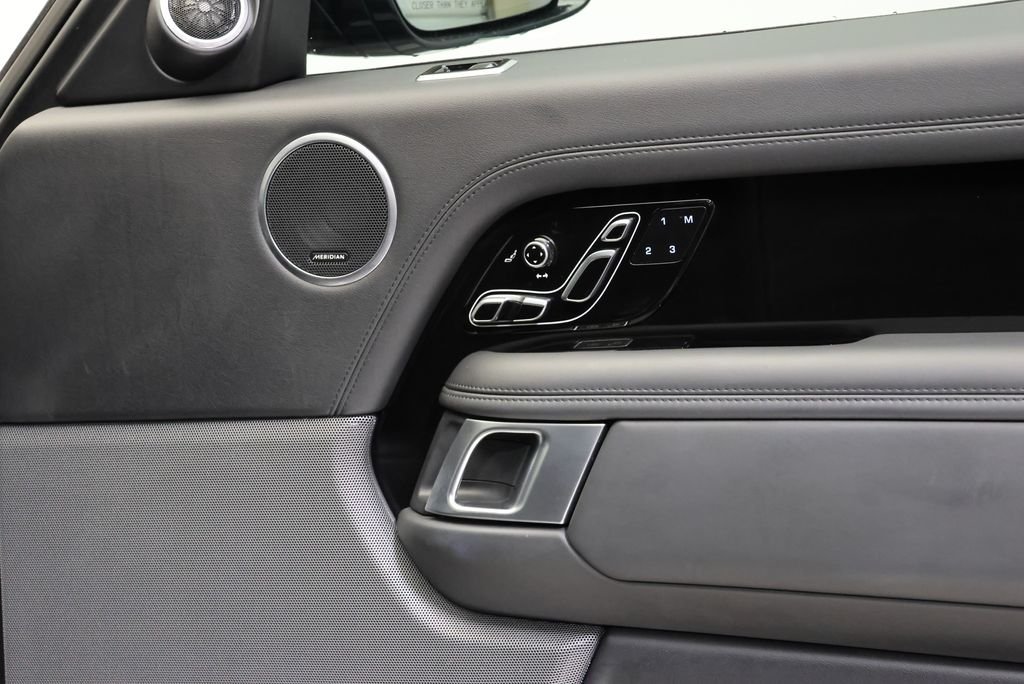 Used 2019  Land Rover 5.0L V8 Supercharged image 37