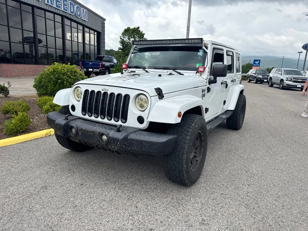Used 2013 Bright White Jeep Unlimited Sahara image 3
