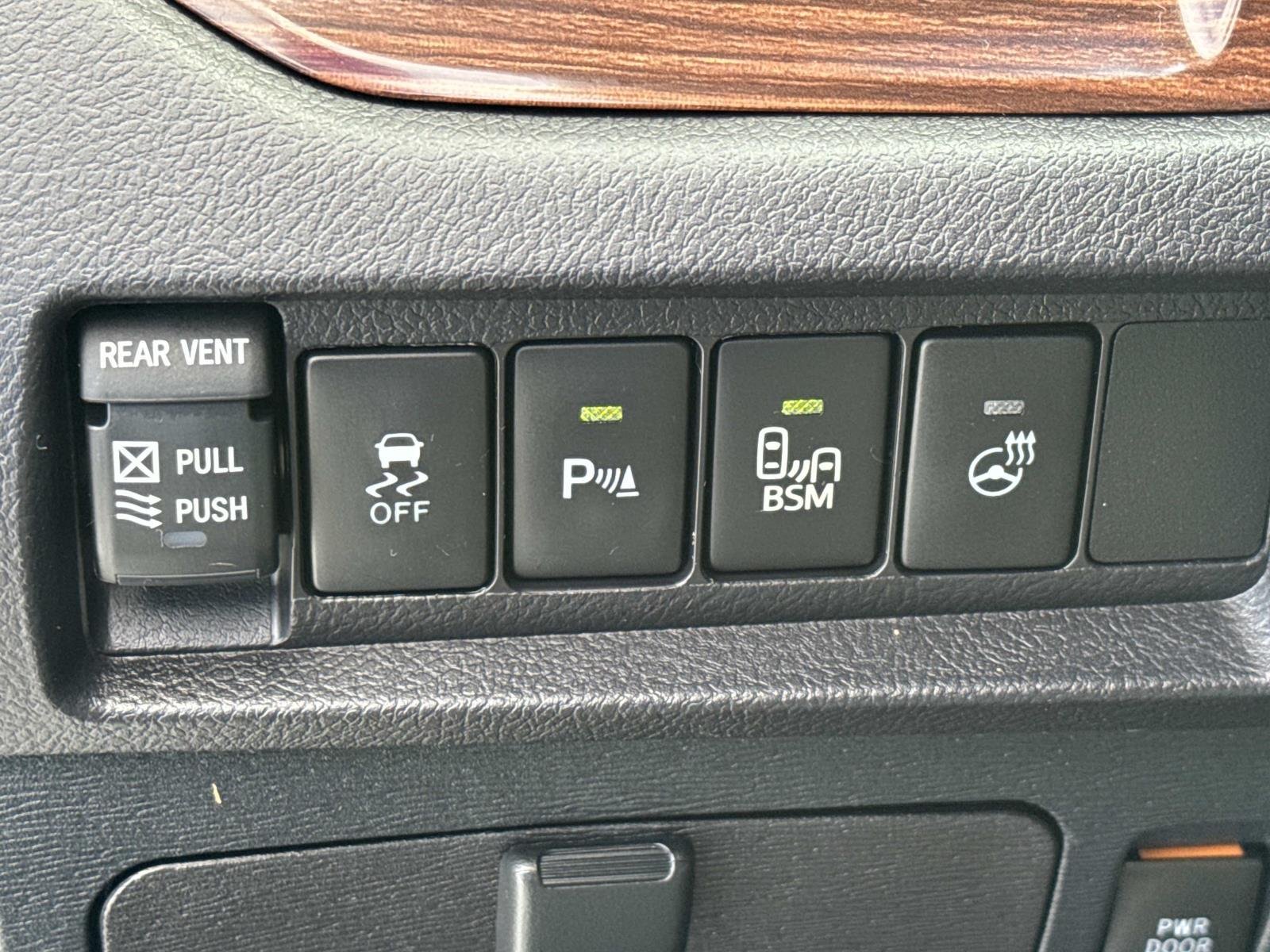 Used 2017 Blizzard Pearl Toyota Limited 7-Passenger image 21