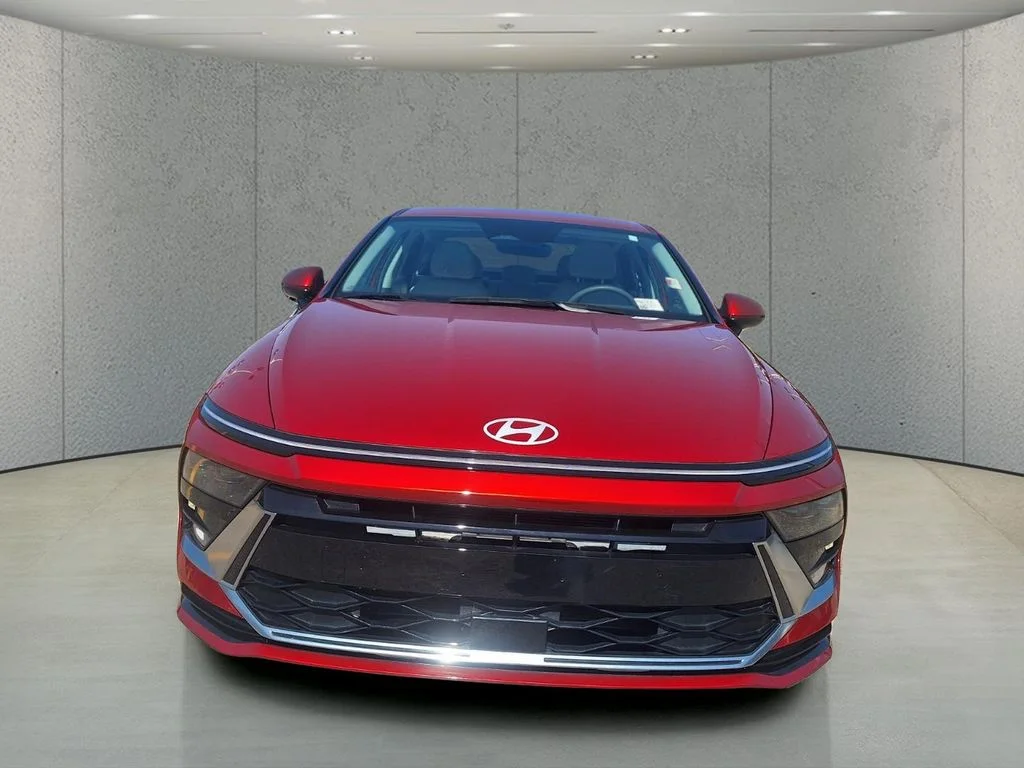 Used 2025 Red Hyundai SEL image 8