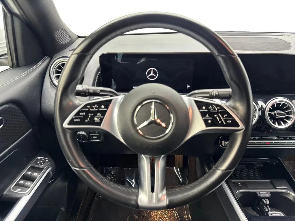 Used 2025 White Mercedes-Benz GLB 250 image 53