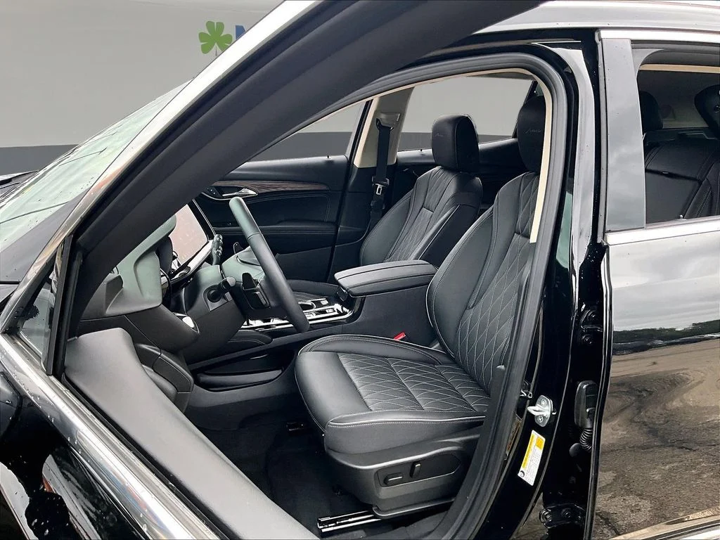 Used 2023 Black Buick Avenir image 24