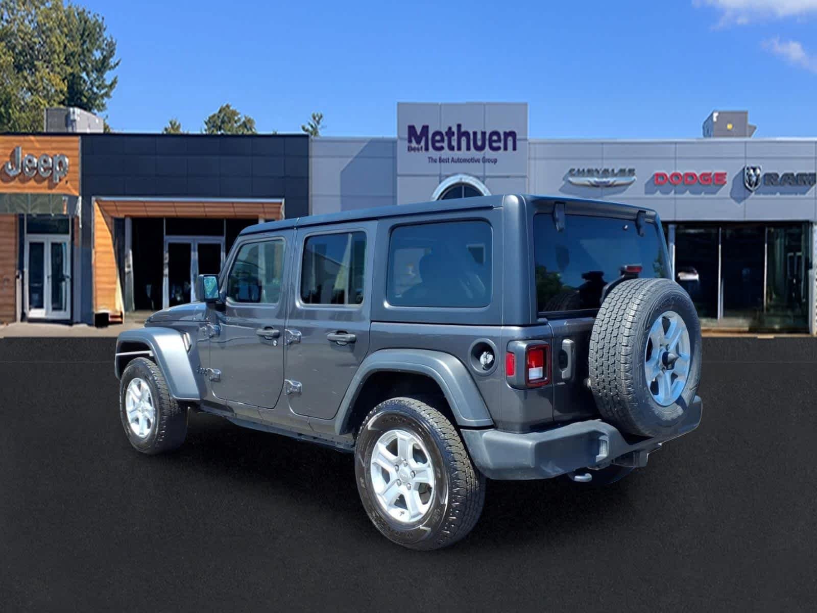 Used 2023 Granite Crystal Metallic Clearcoat Jeep Sport S image 7