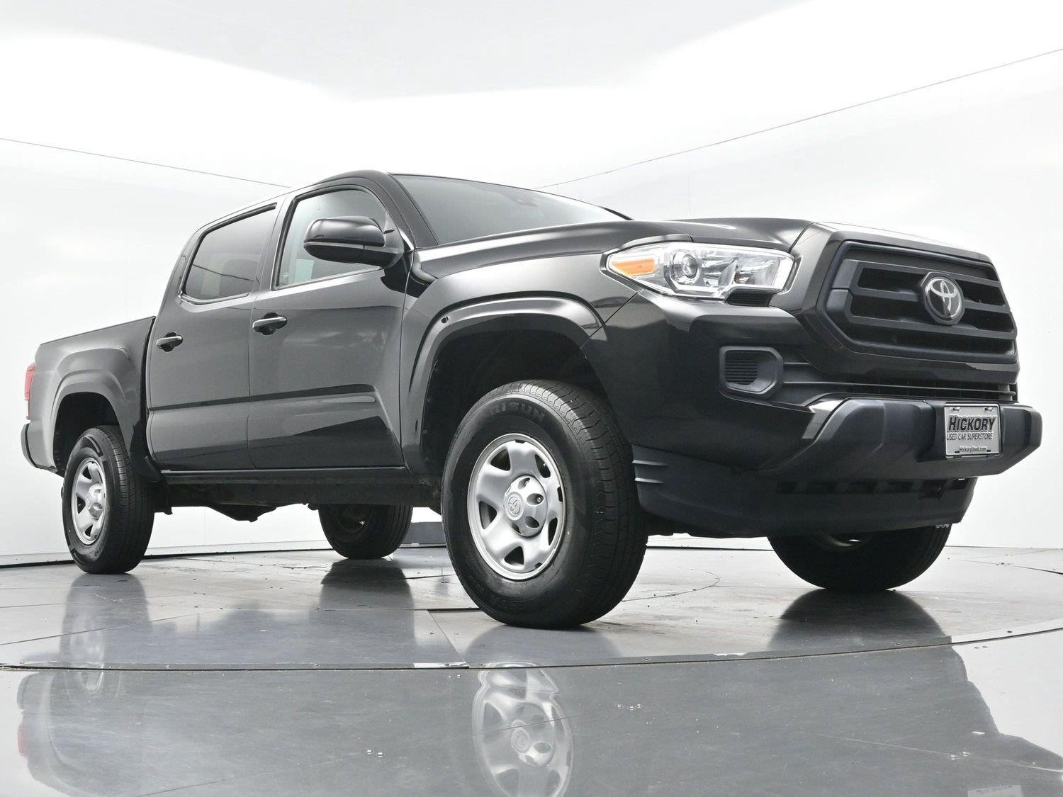 Used 2022 Midnight Black Metallic Toyota SR image 39