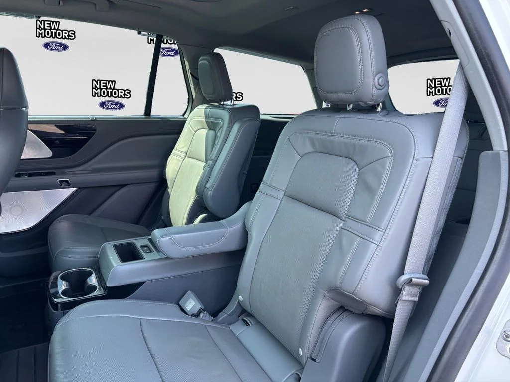 Used 2020 White Metallic Lincoln Reserve image 13
