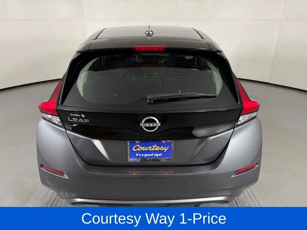 Used 2025 Gray Nissan S image 9