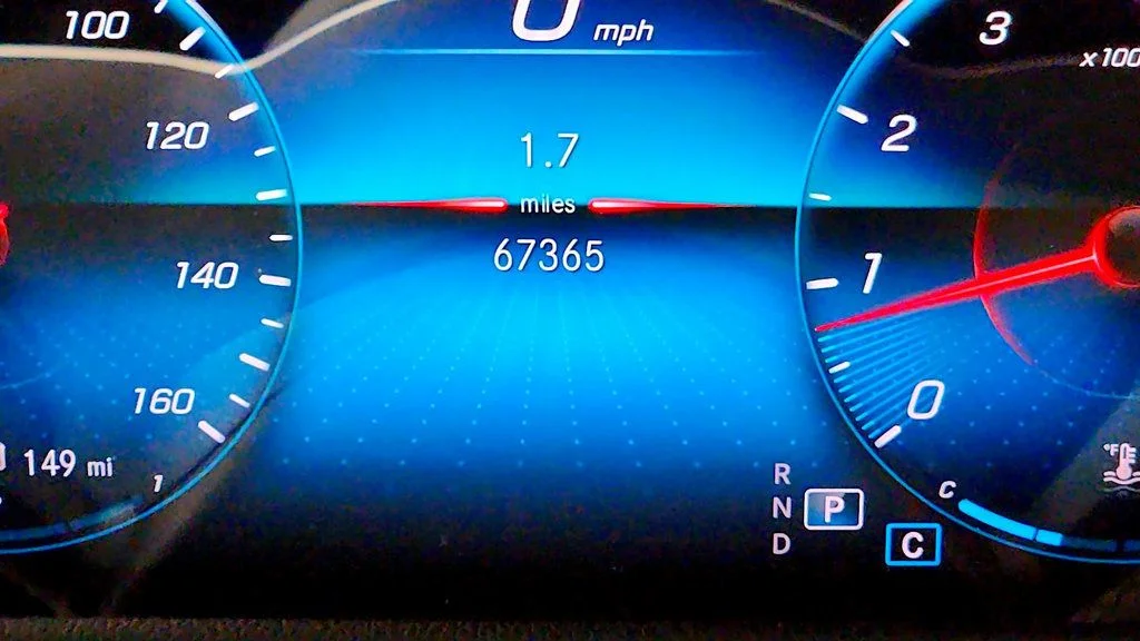 Used 2020 Night Black Mercedes-Benz GLB 250 4MATIC® SUV w/ Premium Pkg, Surround View & Panorama Roof image 16