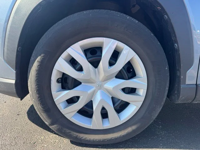 Used 2022  Toyota L image 12