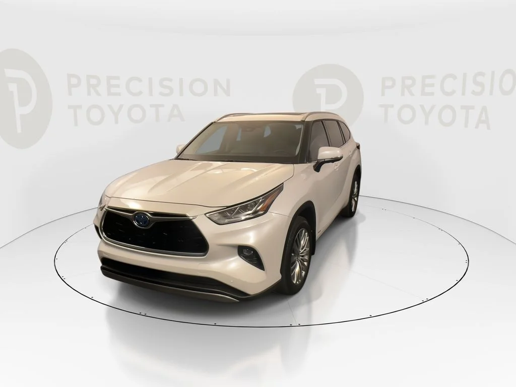 Used 2024 Pearl Toyota Platinum image 7