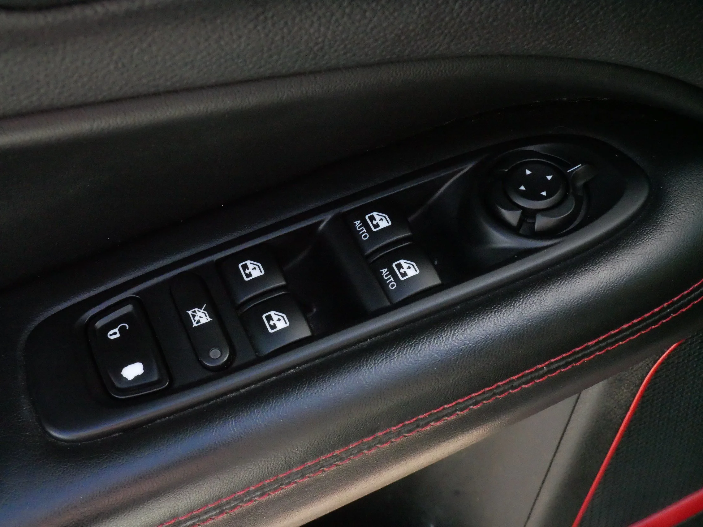 Used 2018 Diamond Black Crystal Pearlcoat Jeep Trailhawk image 21