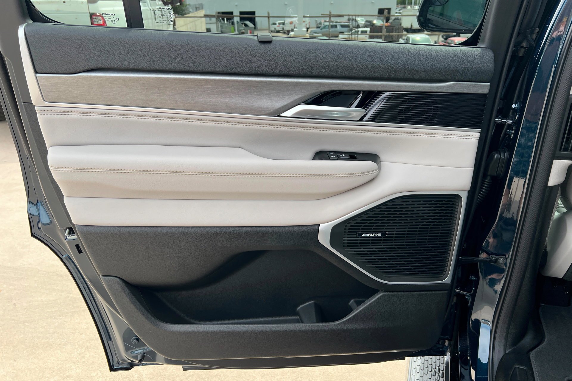 New 2026 Fathom Blue Pearl-Coat Exterior Paint (Late Availability) Jeep Limited Altitude image 19