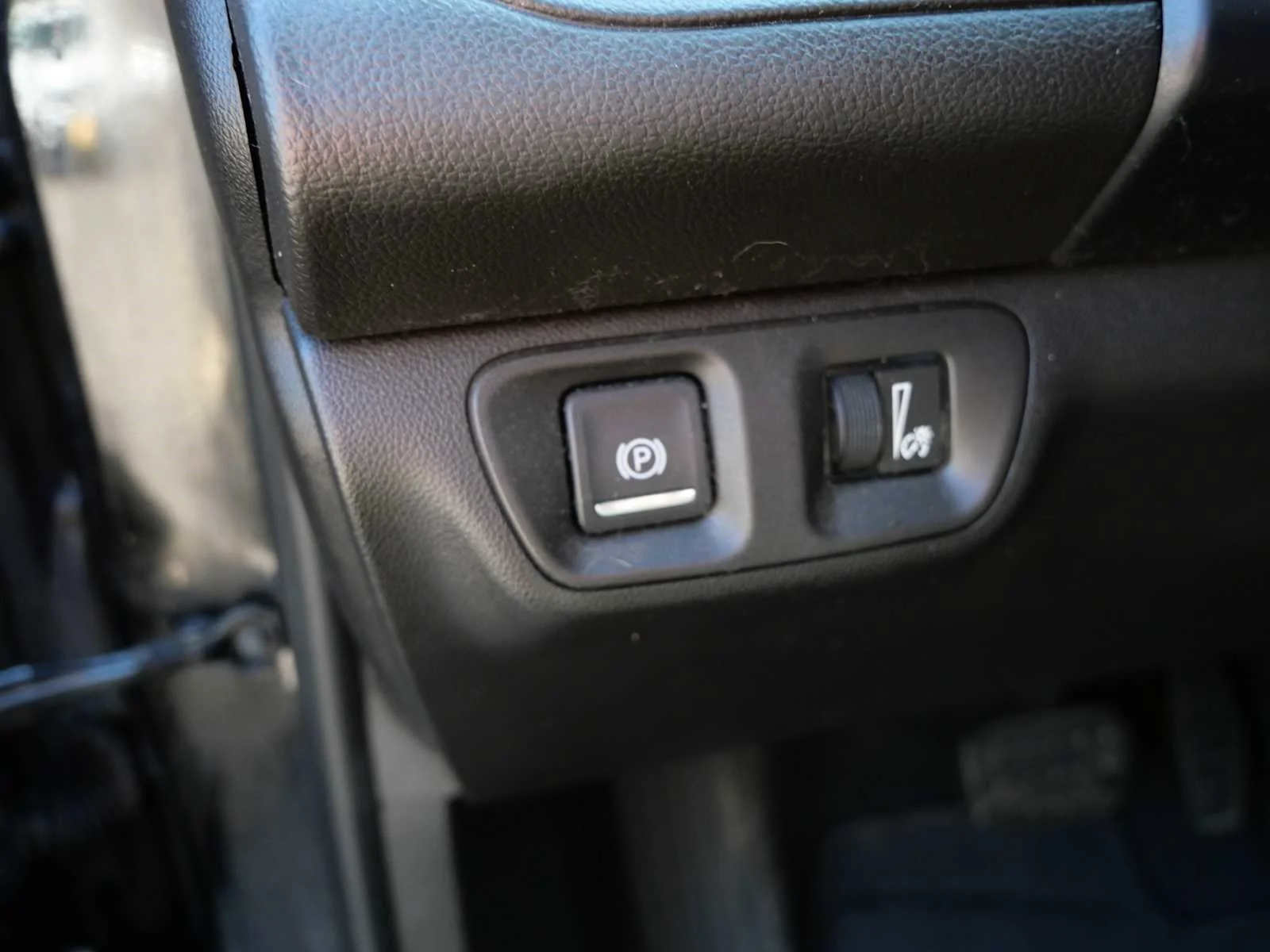Used 2018 Ebony Twilight Metallic GMC SLE image 23