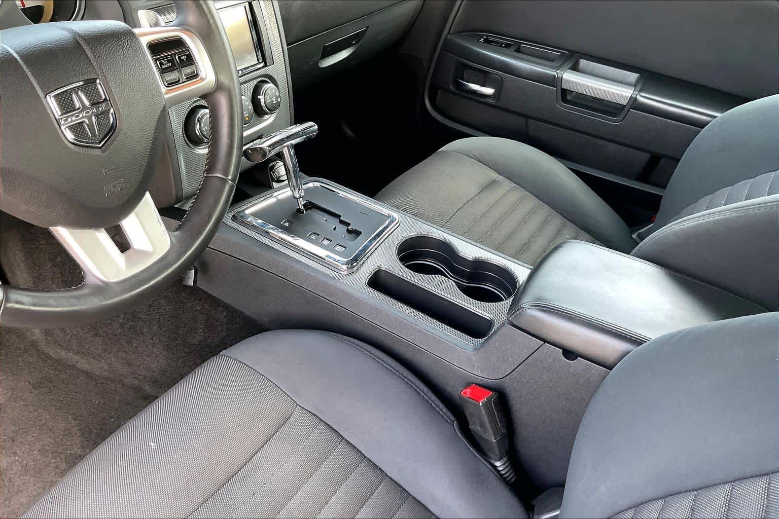 Used 2014 Billet Silver Metallic Clearcoat Dodge R/T image 13