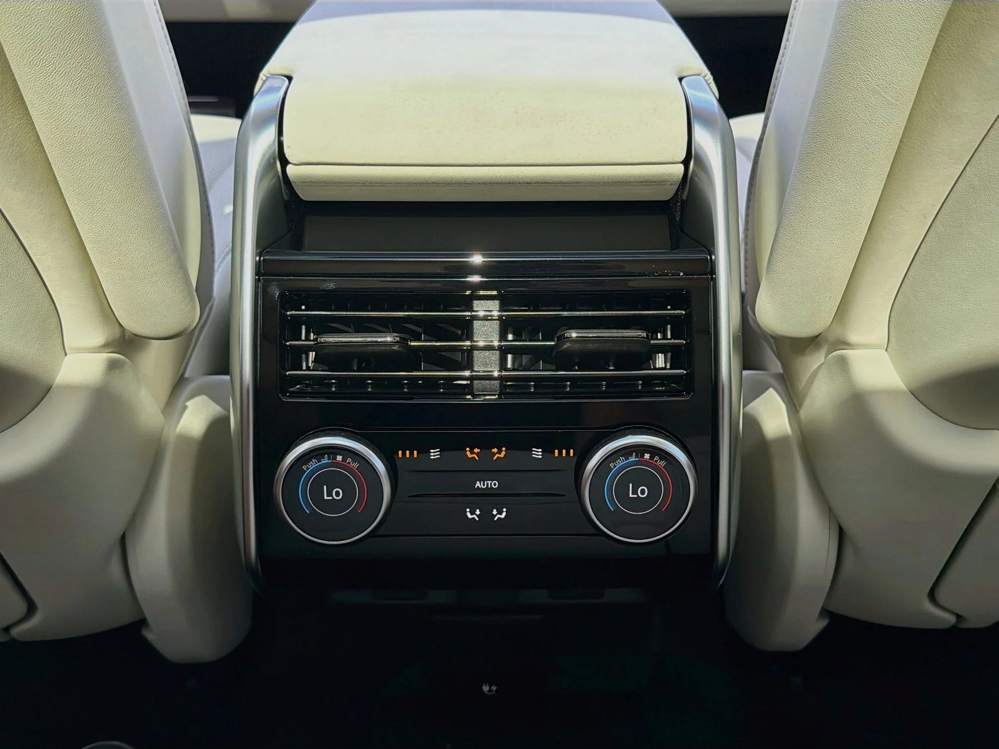 New 2026 Belgravia Green Land Rover SE image 21
