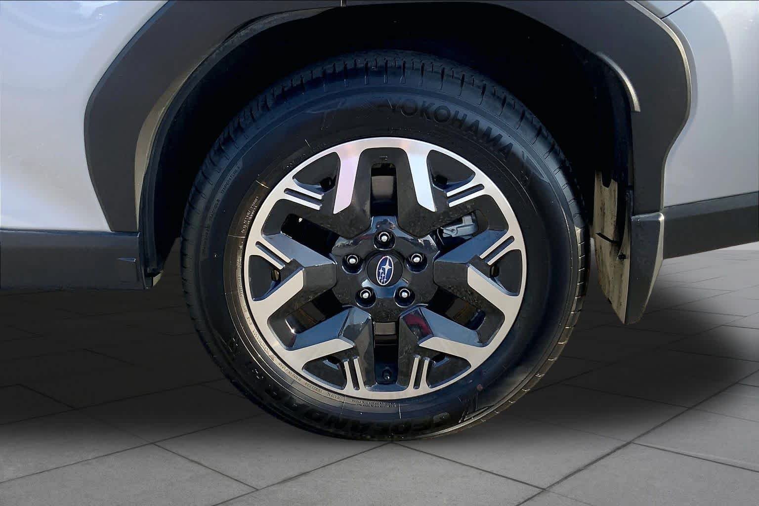 Used 2025 Ice Silver Metallic Subaru Premium image 10