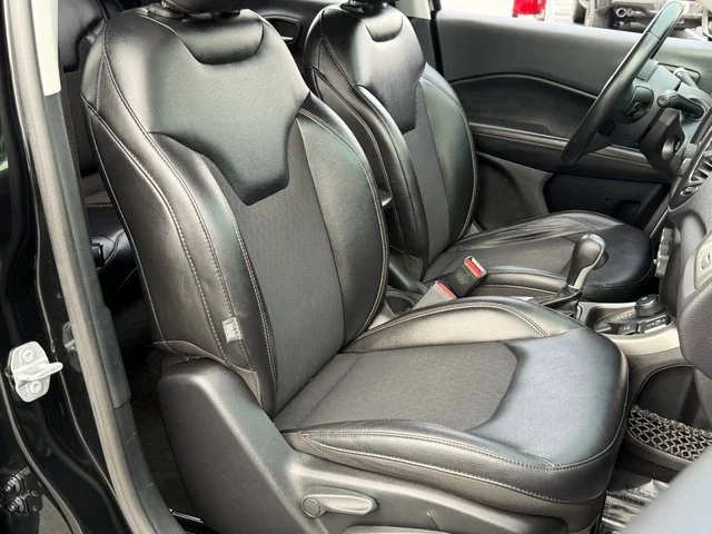Used 2017 Diamond Black Jeep  image 9