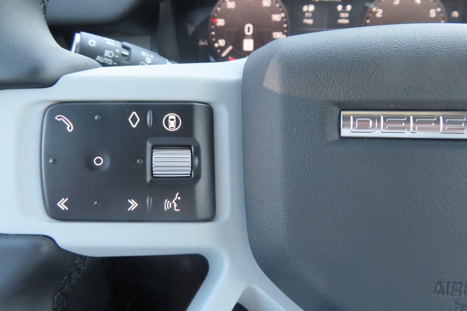 Used 2024 Pangea Green Metallic Land Rover S image 29