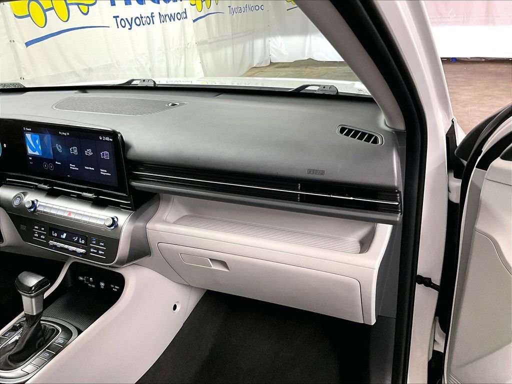 Used 2024 White Hyundai SEL image 13