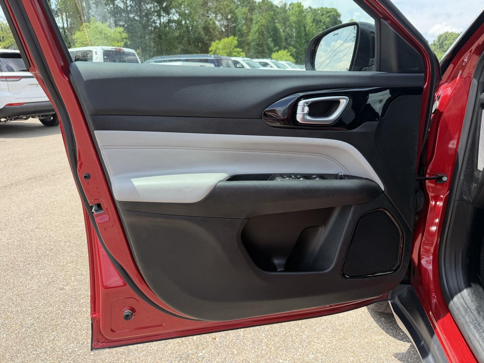 Used 2025 Red Hot Pearlcoat Jeep Limited image 15