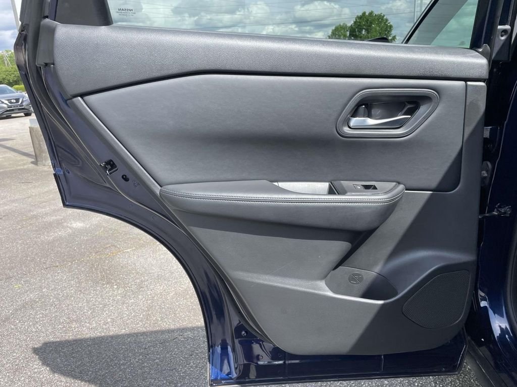 2025 Nissan Rogue SV - Photo 11