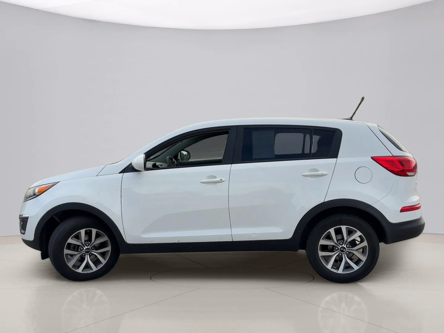 Used 2015 White Kia LX FWD image 2