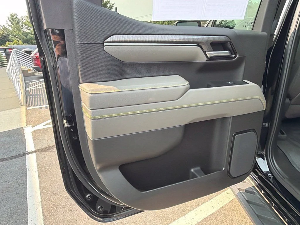 Used 2025 Black Chevrolet ZR2 image 18