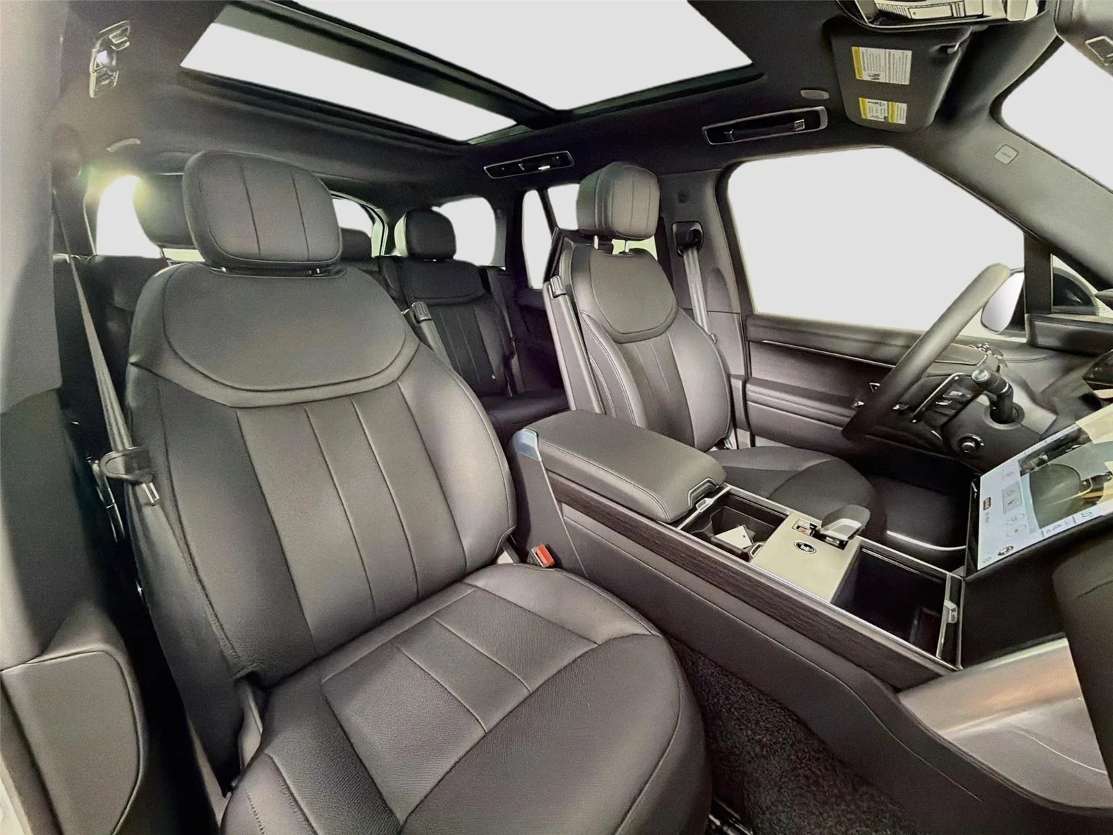 2025 Land Rover Range Rover SE - Photo 28