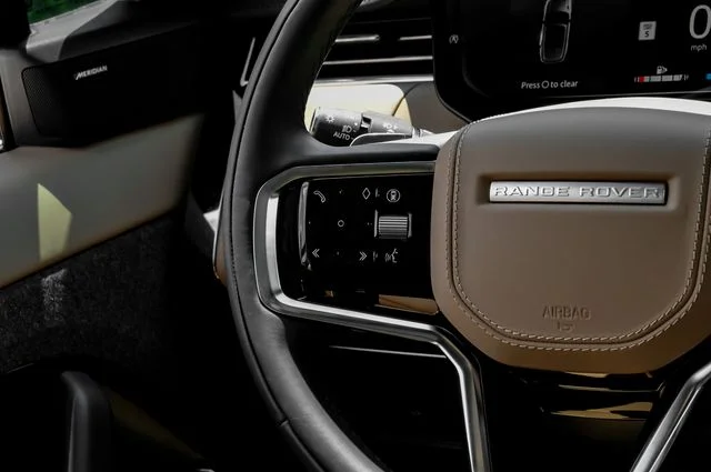 New 2026 Fuji White Land Rover SE image 22