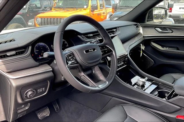 2025 Jeep Grand Cherokee Overland - Photo 6