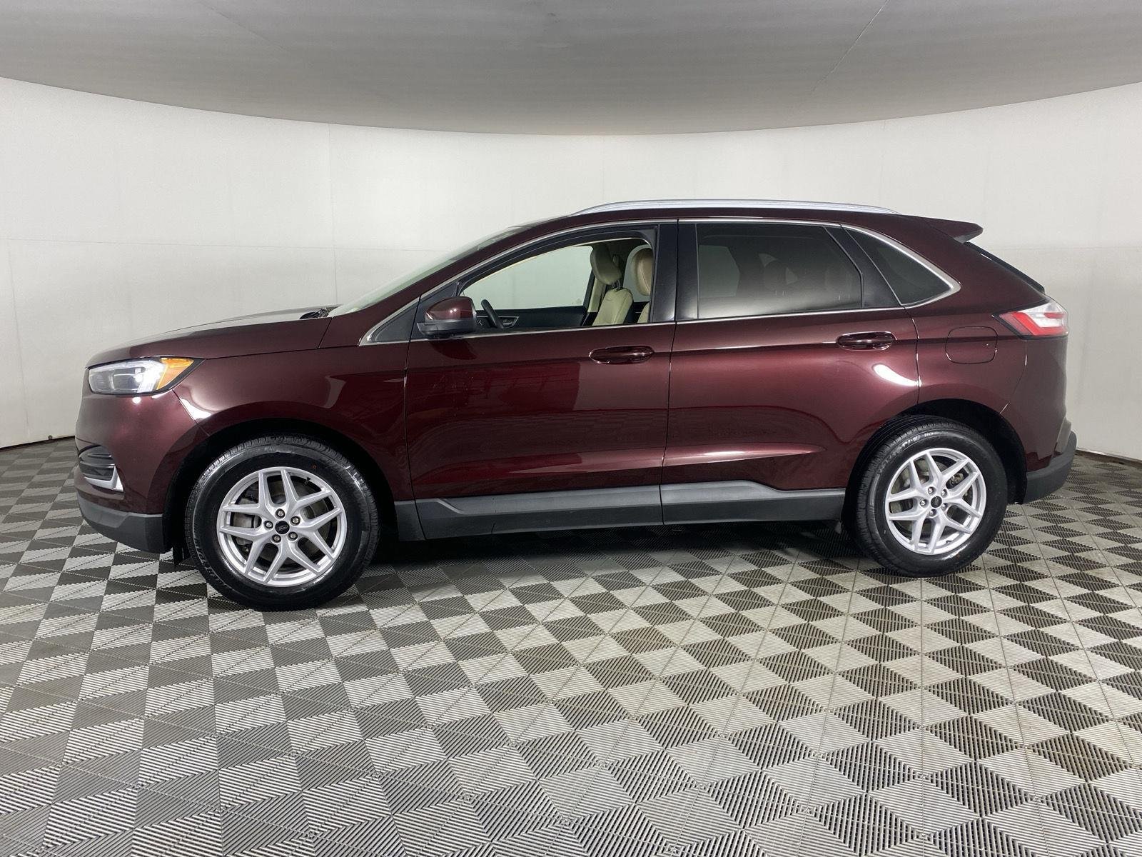 Used 2023 Burgundy Velvet Metallic Tinted Clearcoat Ford SEL image 4