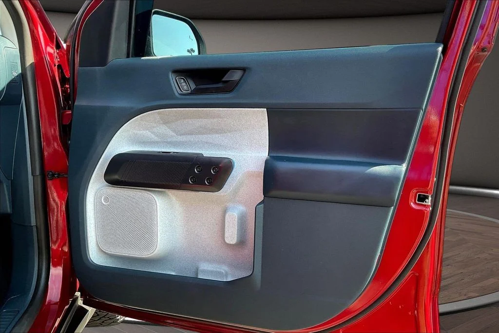 Used 2025 Red Ford XLT image 31