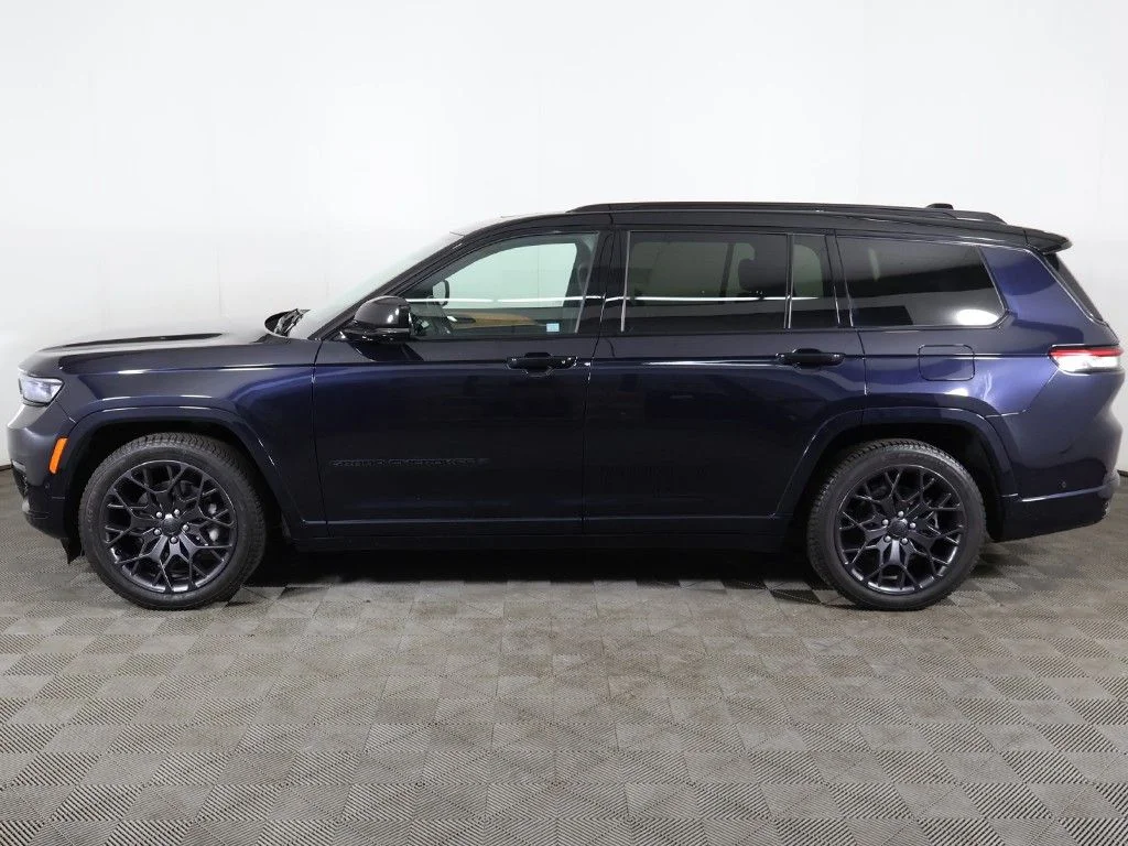 Used 2023 Black Jeep Summit Reserve image 24