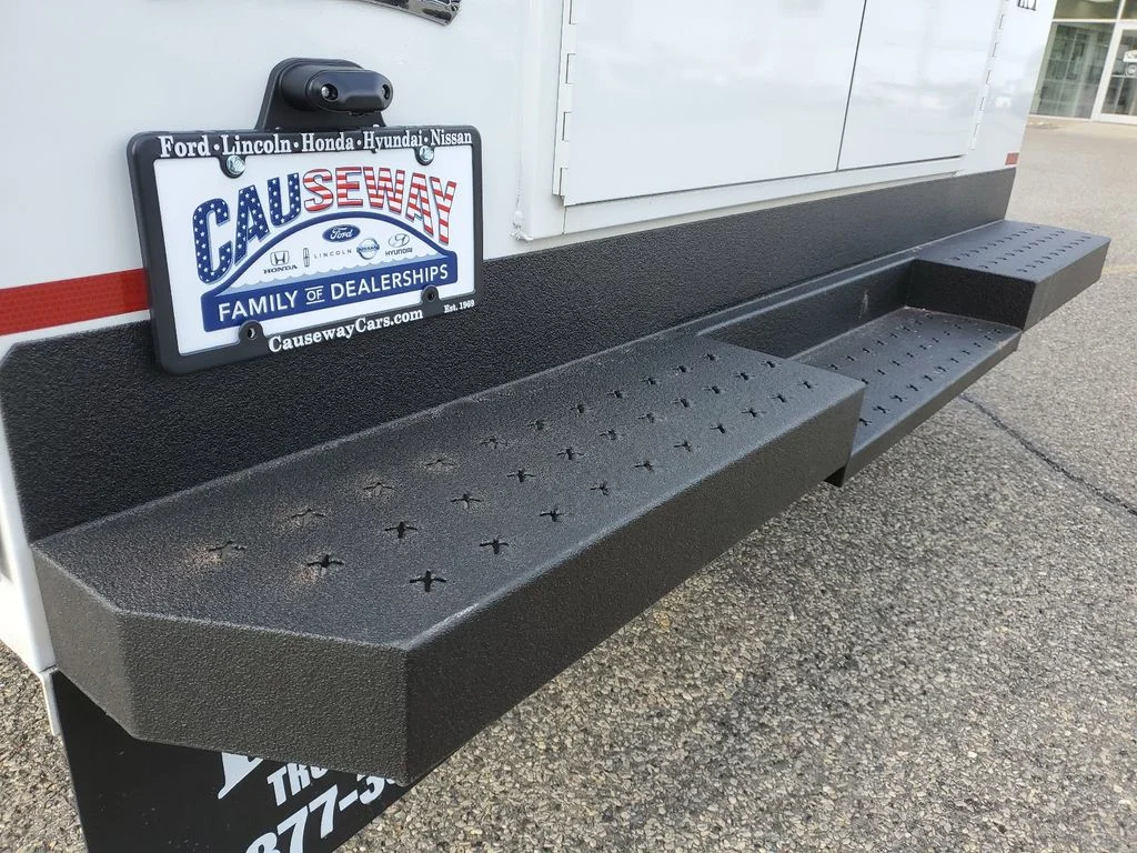 2025 Ford E-Series Cutaway Base - Photo 6