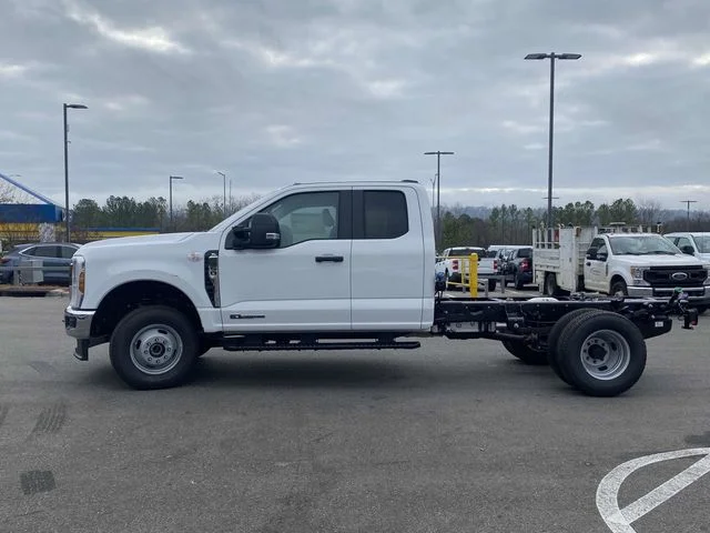 New 2026 Oxford White Ford F-350® XL image 6