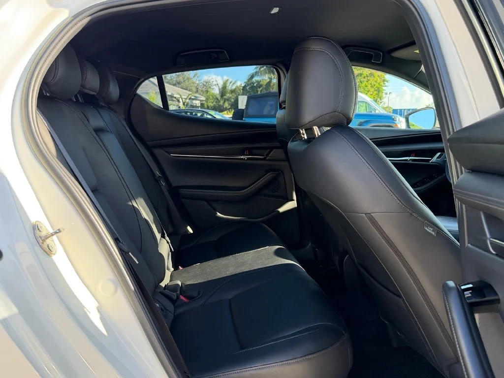 Used 2019 White Mazda Preferred image 19