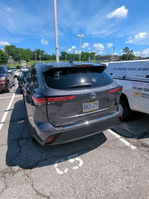 Used 2023 Gray Toyota XLE image 14