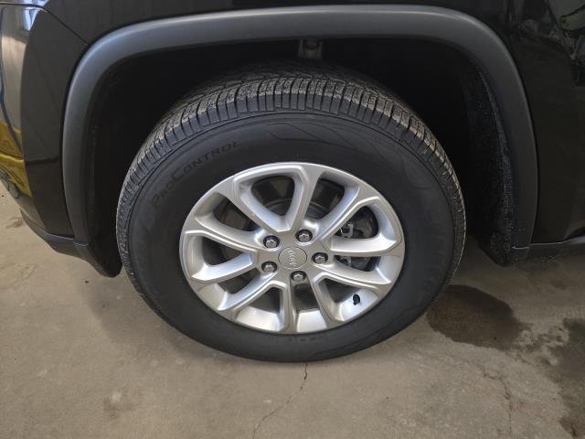 Used 2021 Diamond Black JEEP LAREDO image 30