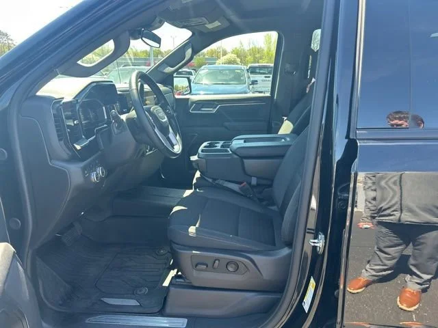 Used 2024 Onyx Black GMC Elevation image 13