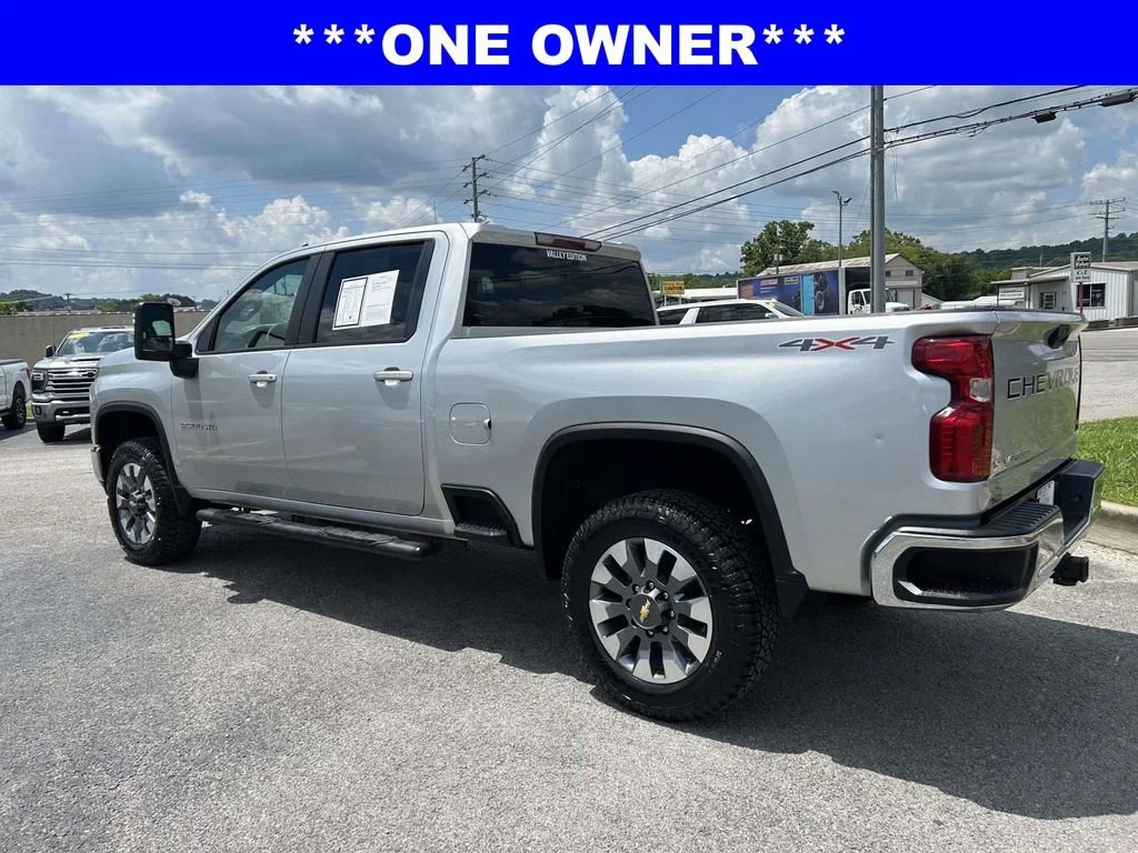 Used 2022 Silver Ice Metallic Chevrolet LT image 6