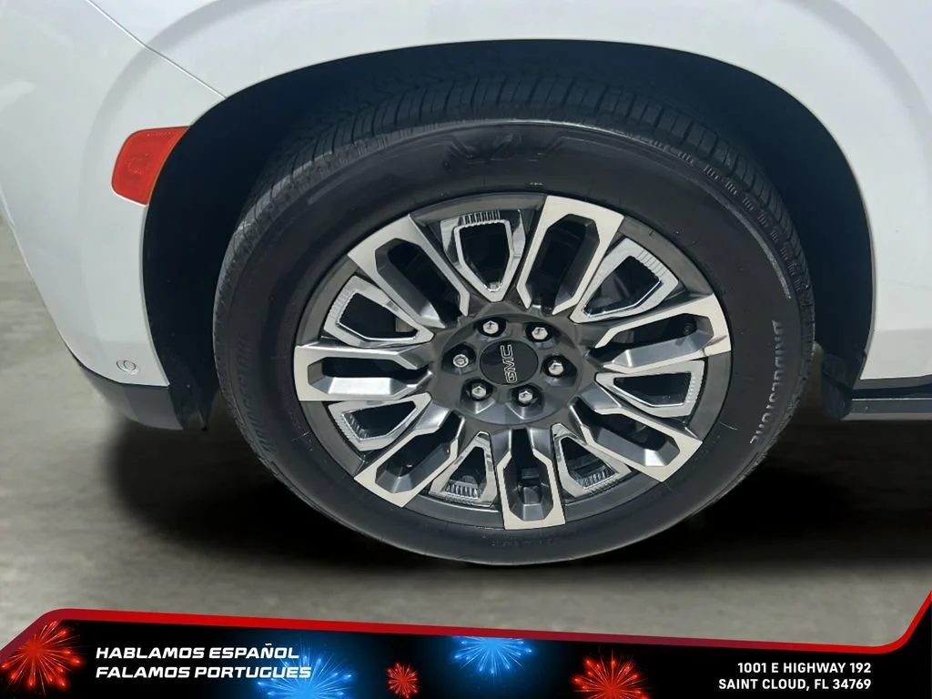 Used 2023 White Frost Tricoat GMC Denali Ultimate image 30