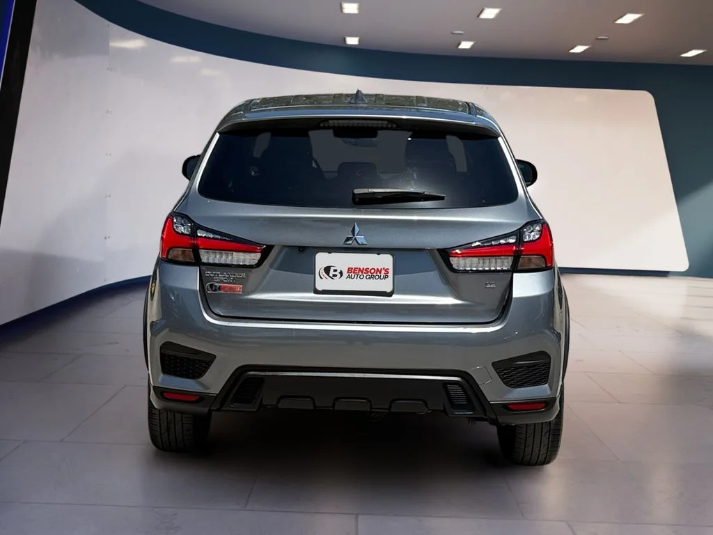Used 2025  Mitsubishi 2.0 ES image 4