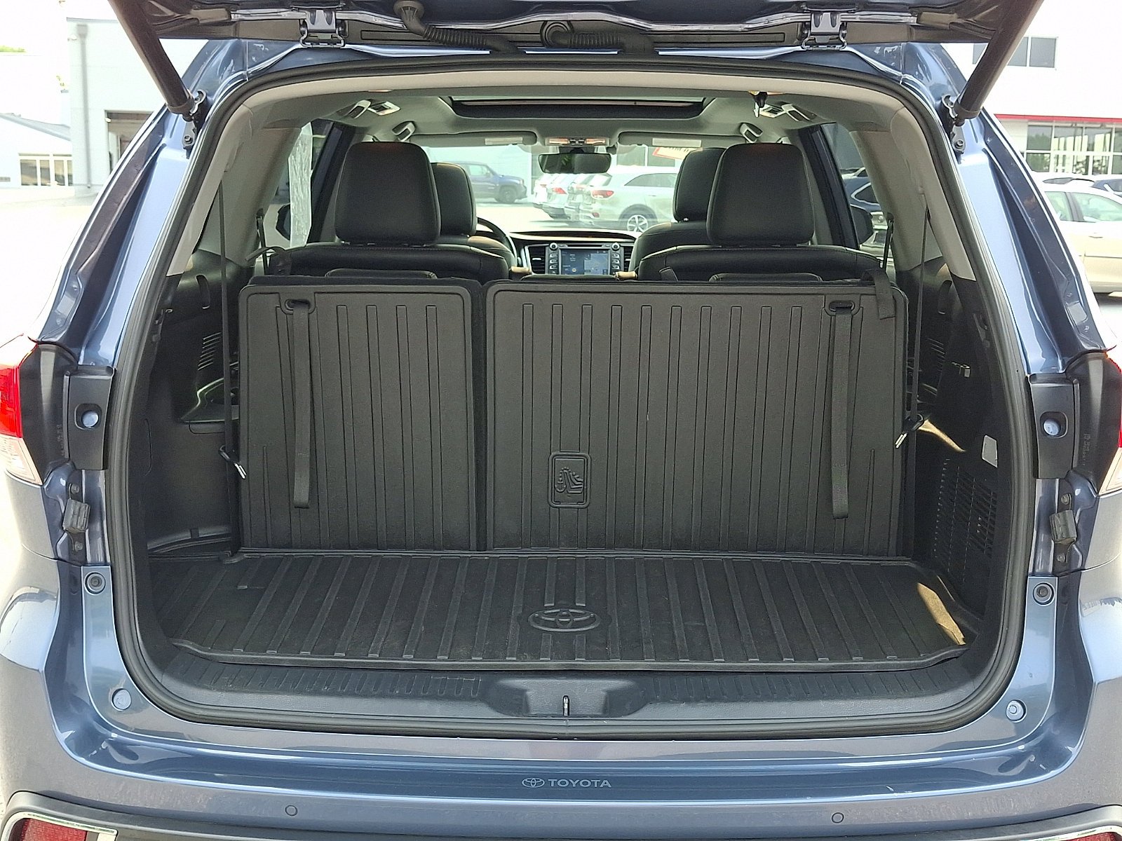 Used 2018 Shoreline Blue Pearl Toyota Limited Platinum image 30