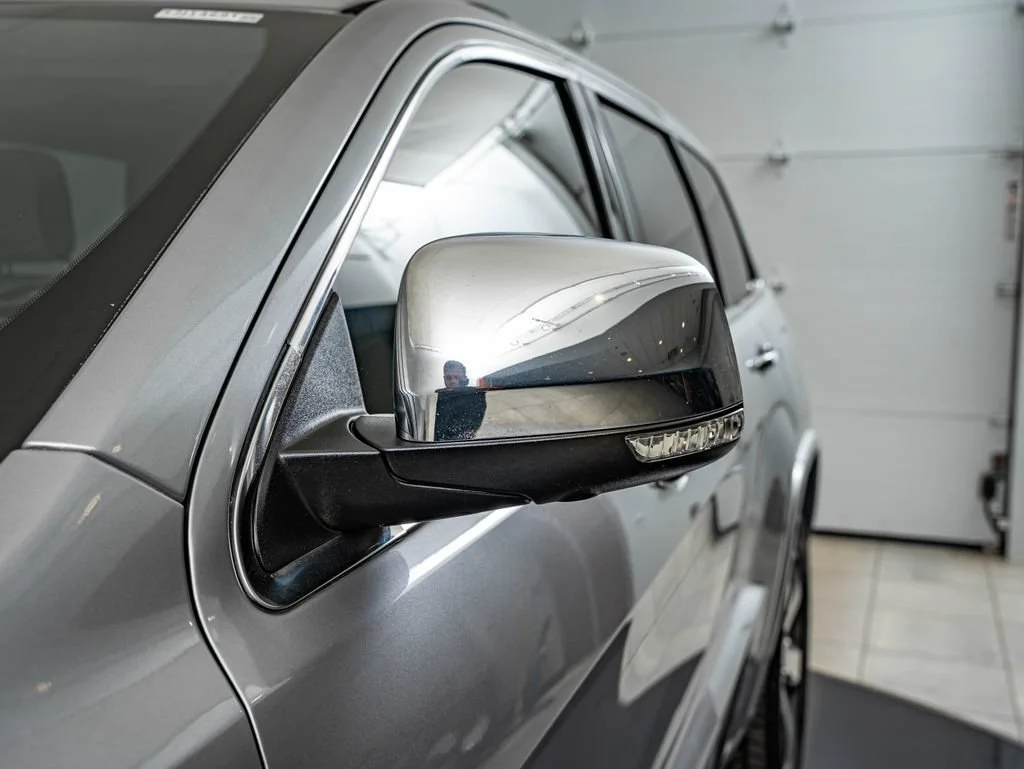 Used 2015 Billet Silver Metallic Clearcoat Jeep Overland image 9