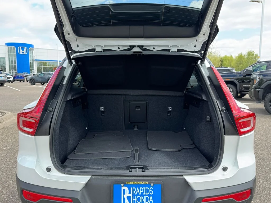 2025 Volvo EX40 Plus - Photo 11