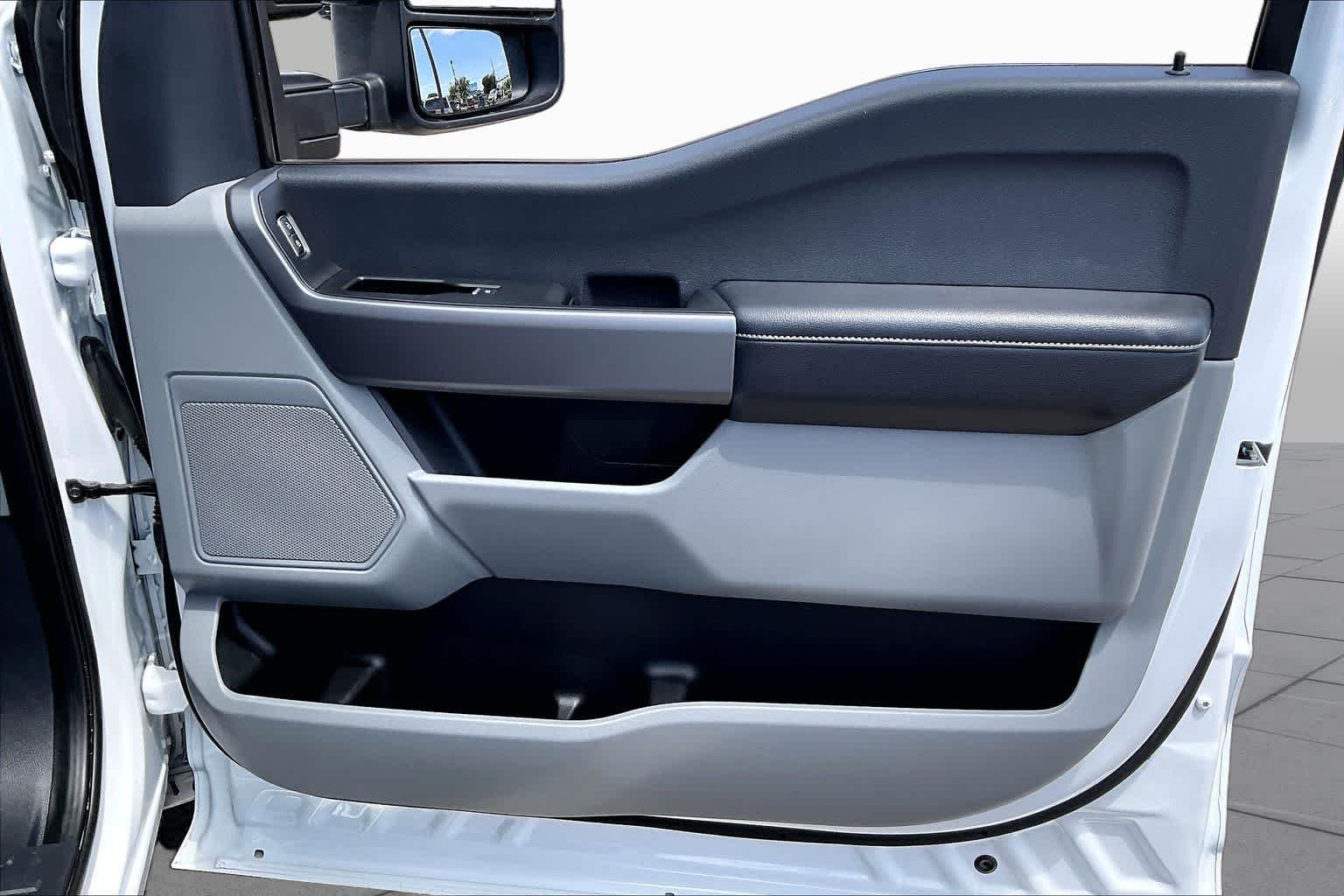 Used 2024 Oxford White Ford XLT image 22
